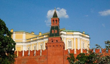 Комендантская башня Московского Кремля Комендантская башня Московского Кремля