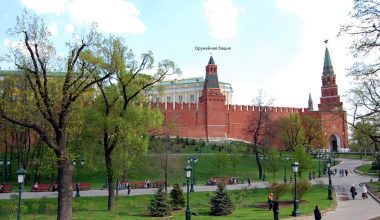Оружейная башня Московского Кремля Оружейная башня Московского Кремля