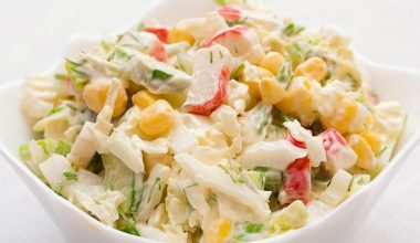 Крабовый салат: простой рецепт из кукурузы и палочек Крабовый салат: простой рецепт из кукурузы и палочек