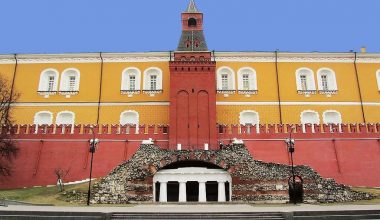 Средняя Арсенальная башня Московского Кремля Средняя Арсенальная башня Московского Кремля