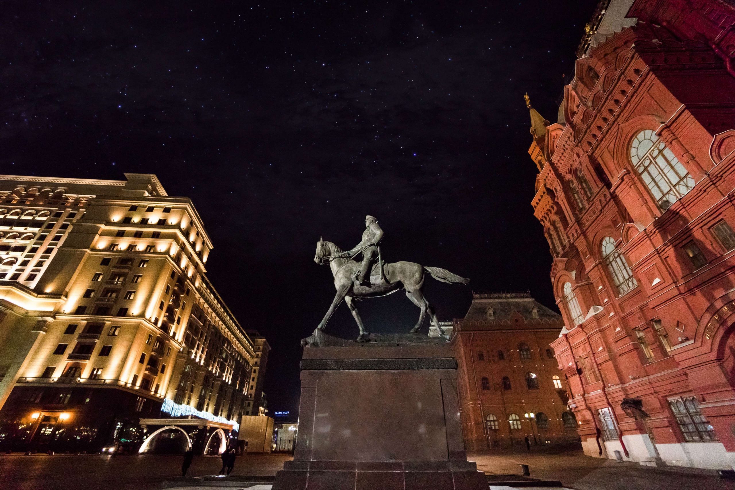 Памятник Жукову на Красной площади